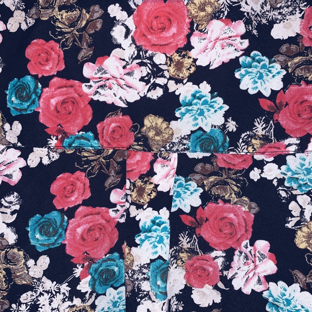 FLORAL SLEEVELESS TOP - Picture 6 of 6